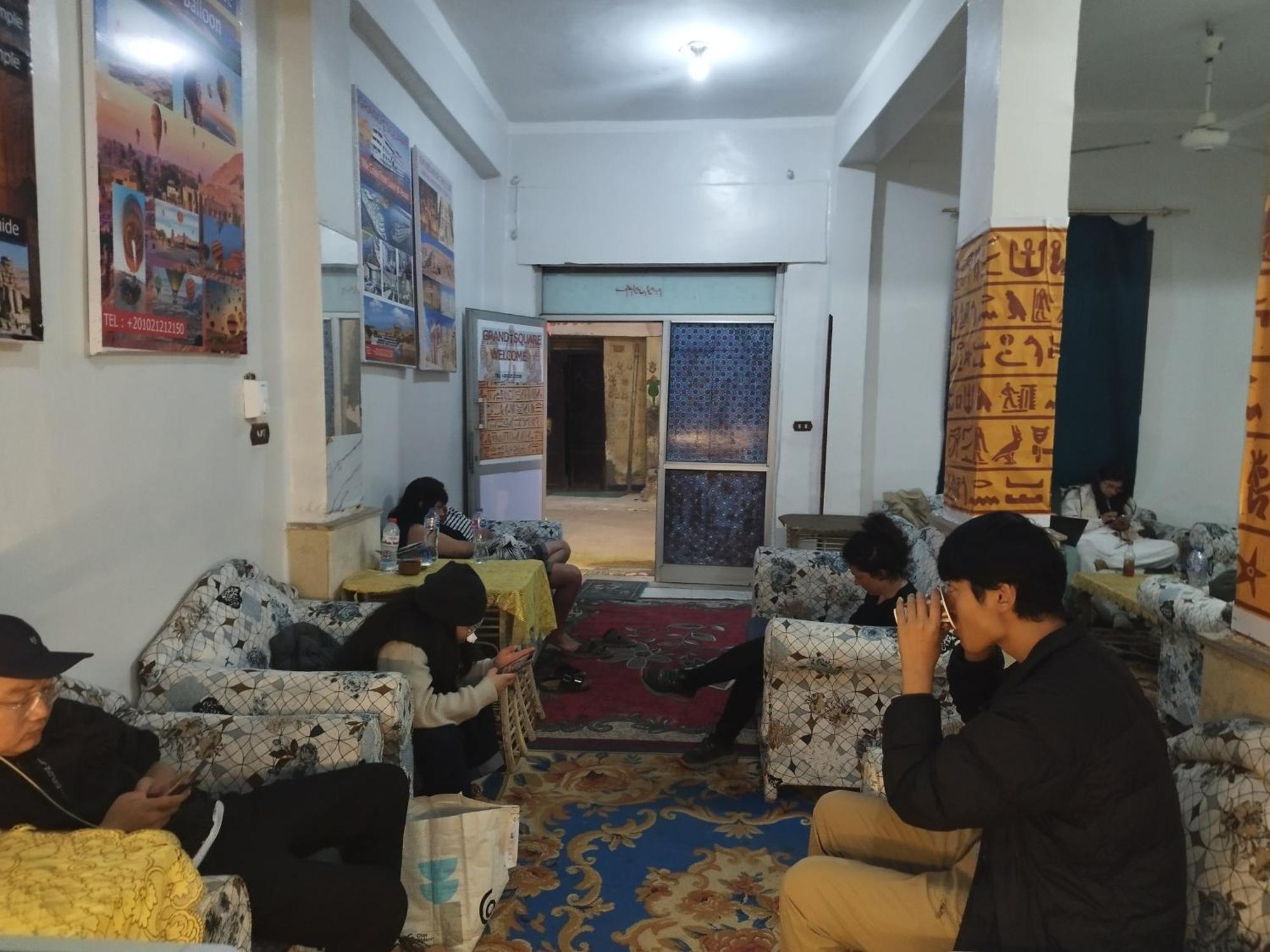 Grand Square Hostel ลักซอร์ ภายนอก รูปภาพ