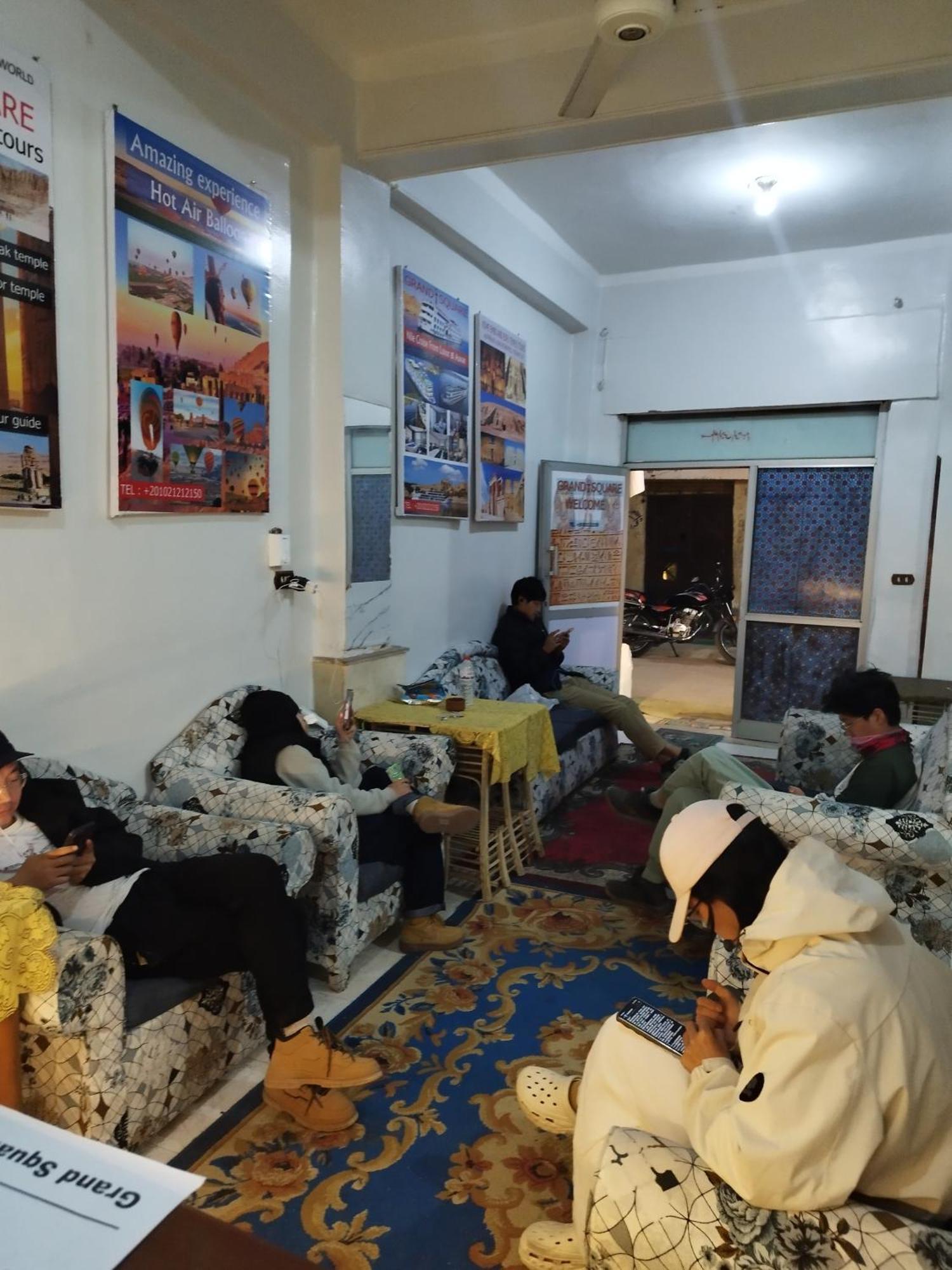 Grand Square Hostel ลักซอร์ ภายนอก รูปภาพ
